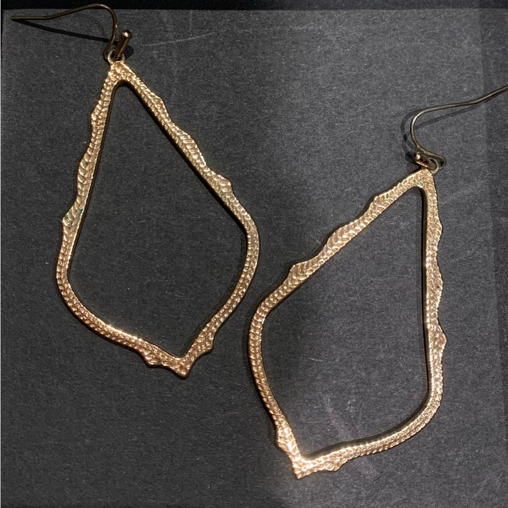 Kendra Scott Sophee Drop Earrings in Gold
